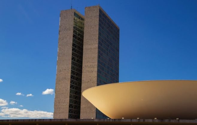Câmara declara a perda de mandato de sete deputados federais e convoca novos eleitos