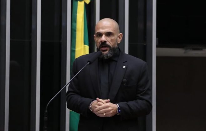 Comissão aprova projeto de anistia a aprovados em concurso dos bombeiros no RJ em 2002