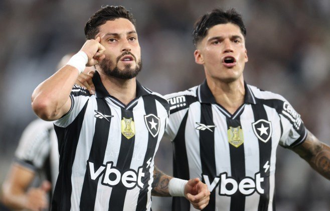 Botafogo se impõe no Nilton Santos e atropela o Vasco pelo Brasileirão