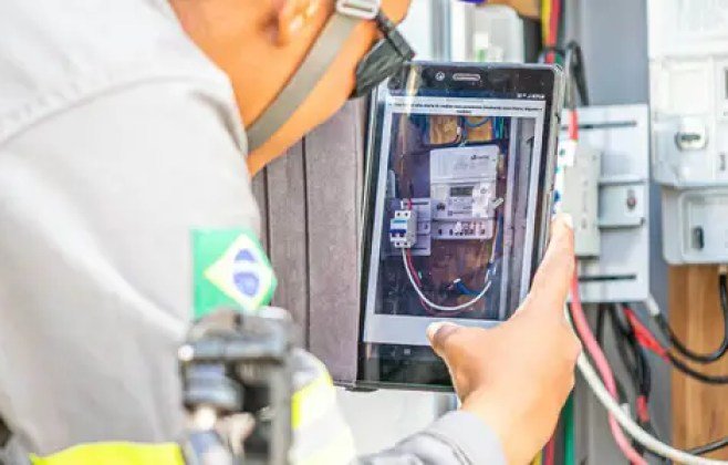 Medidores inteligentes de energia: distribuidoras devem modernizar 2% da rede ao ano a partir de 2026